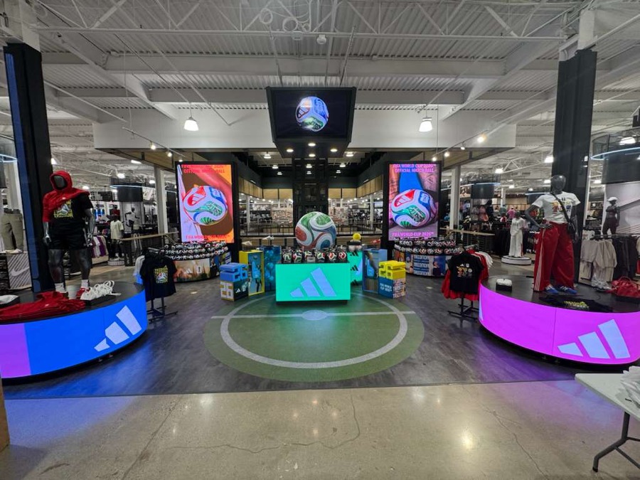 Integración tecnológica retail — Adidas flagship